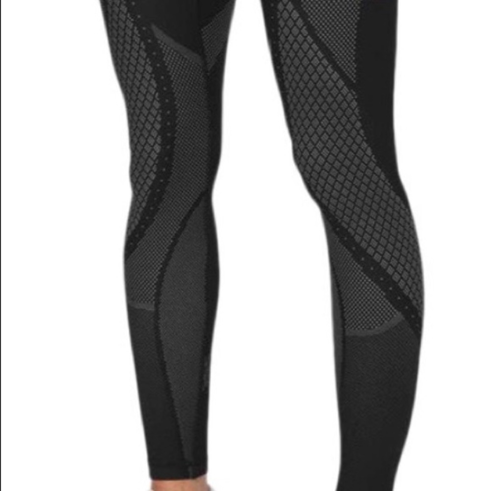 Lululemon map print leggings like new!